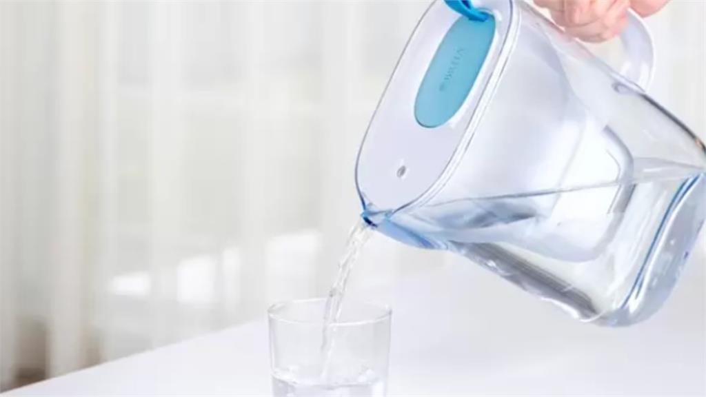 他抱怨「濾芯才剛換2天」水流量變超小…內行人揭「1關鍵」：千萬別忘記！