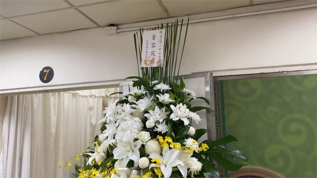 空服員猝逝今「告別式」火化!長榮航空花籃「4字」輓詞曝光…座艙長未現身