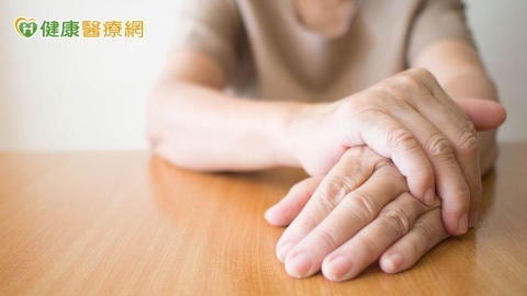 6旬婦手麻就醫 竟揪出「心肌病變」?!
