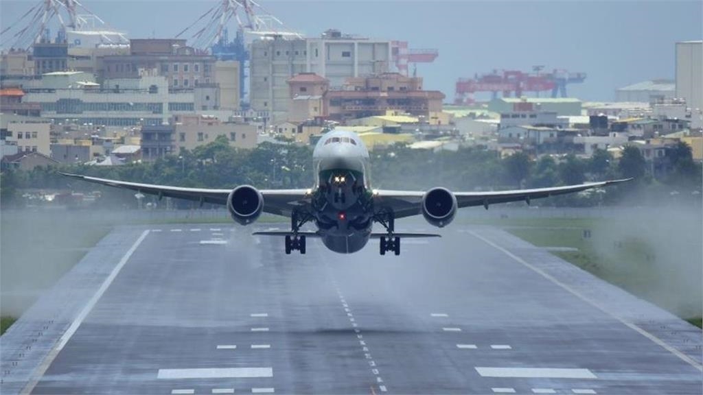 空服員抱病值勤「關鍵SOP失靈」！民航局揭調查報告：座艙長沒跟機長說