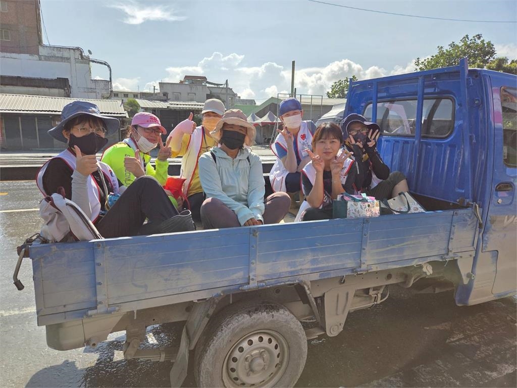 快新聞／好暖！吳玉琴率社工師全聯會挺進光復　替172戶長者找到家具