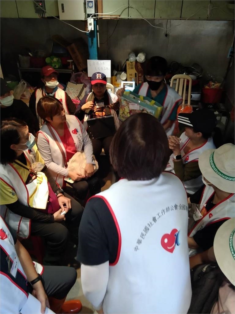 快新聞／好暖！吳玉琴率社工師全聯會挺進光復　替172戶長者找到家具