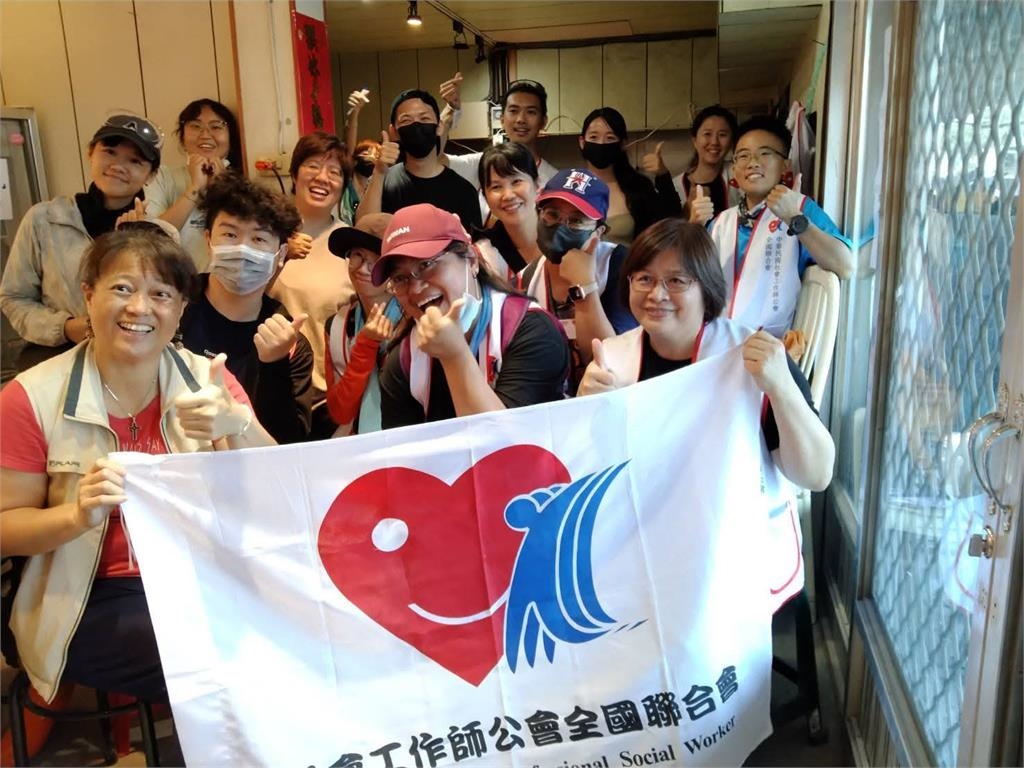 快新聞／好暖！吳玉琴率社工師全聯會挺進光復　替172戶長者找到家具