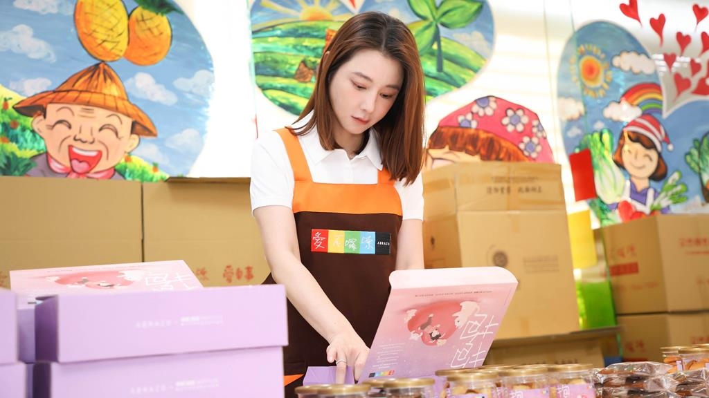 預告重返演藝圈！陳怡蓉喊話「做不隨便的女人」 帶6歲女兒學新技能：報恩的時刻到了