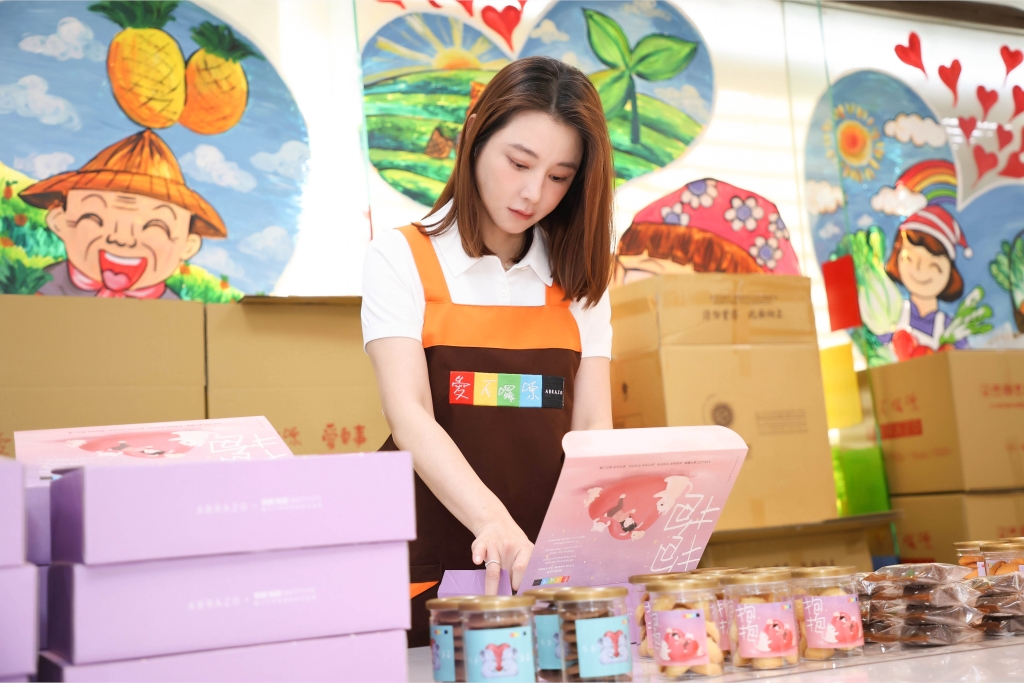 預告重返演藝圈!陳怡蓉喊話「做不隨便的女人」 帶6歲女兒學新技能:報恩的時刻到了