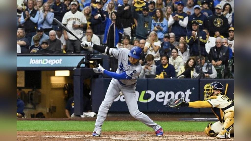 MLB／調皮鬼大谷翔平！終結安打荒後總算有心情開玩笑了  社群貼「中蛋」搞笑照