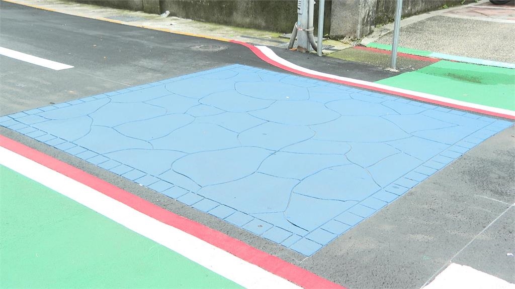 台北馬路多「藍色方格」引網疑惑 交通局親揭用意:違規者恐噴3.6萬!