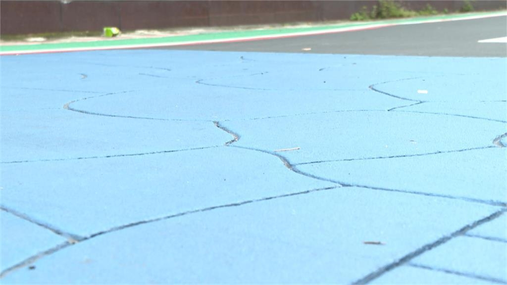 台北馬路多「藍色方格」引網疑惑 交通局親揭用意:違規者恐噴3.6萬!