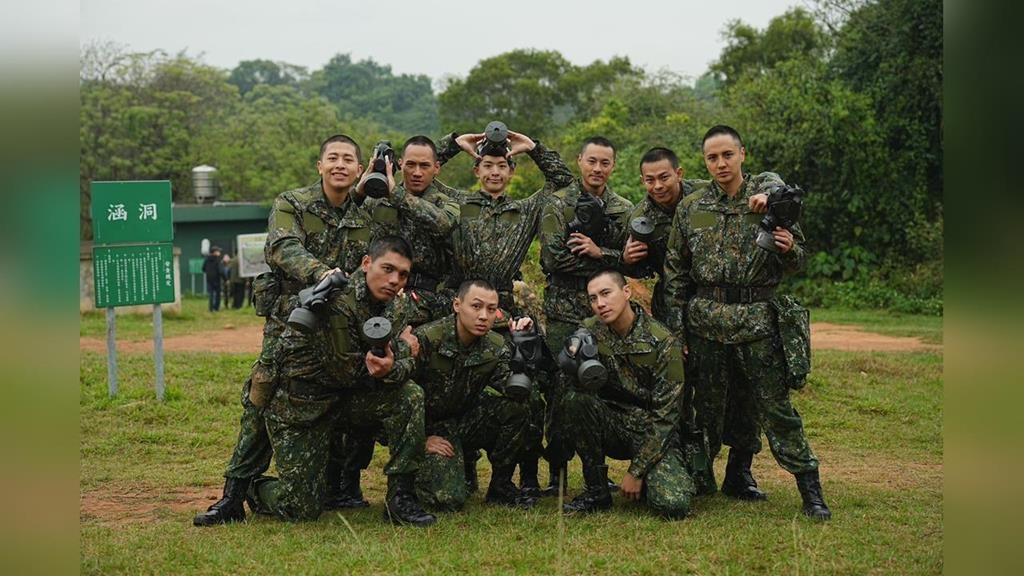 《九條好漢》脫下軍裝，情誼不散  星兵私下交情大公開