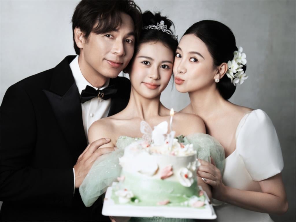 18歲「最美星二代」露香肩慶生！照片曝光網大讚：翁虹神基因