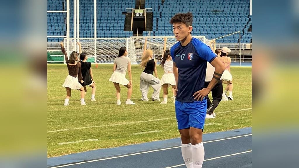 足球(影)／啦啦隊練習比球員備戰還重要？足協賽前安排遭網友怒批：太扯了！