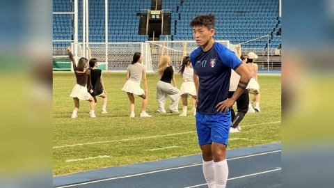 足球(影)／啦啦隊練習比球員備戰還重要？足協賽前安排遭網友怒批：太扯了！