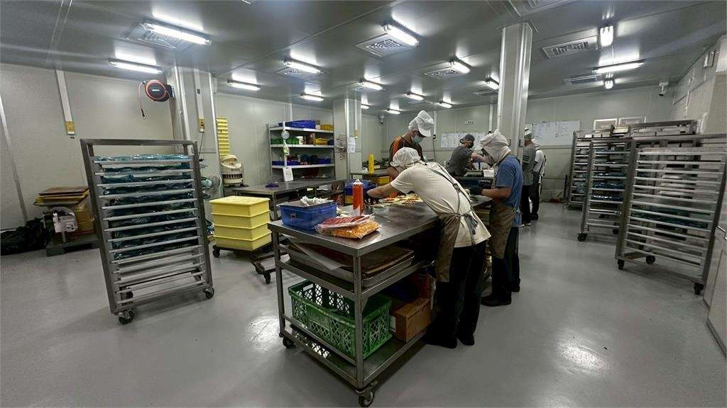 炎亞綸自創甜點「梨花酥」遭爆期限標示不實　工廠被揪3缺失