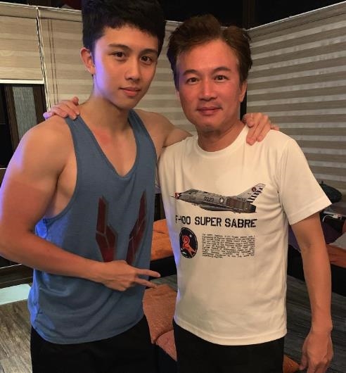 孫安佐普吉島「裸身、褲子脫一半」被偷攝？外流片「驚見1女」爸回應了