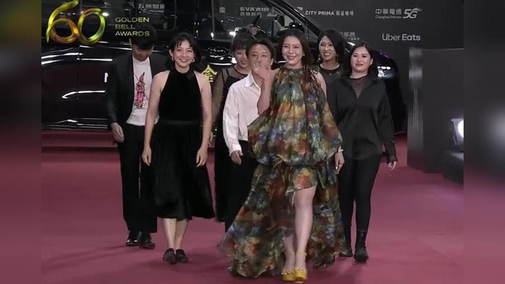 最美孕婦！劉品言頂超大孕肚　腳踩「12.5公分」高跟鞋走金鐘紅毯