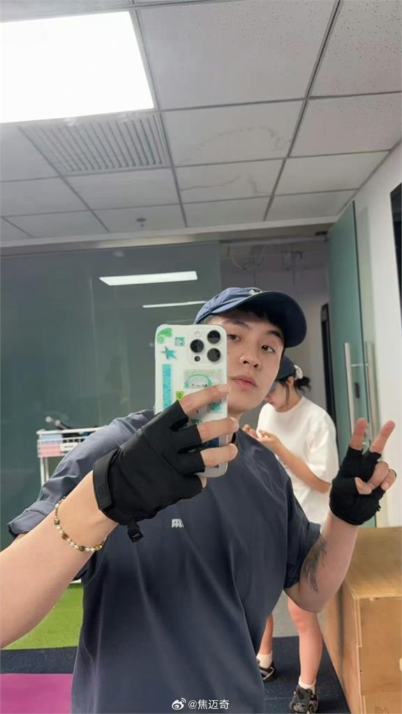 于朦朧慘死傳出「焦邁奇」涉案！墨鏡倒影露餡「肉搏畫面」網怒喊抵制