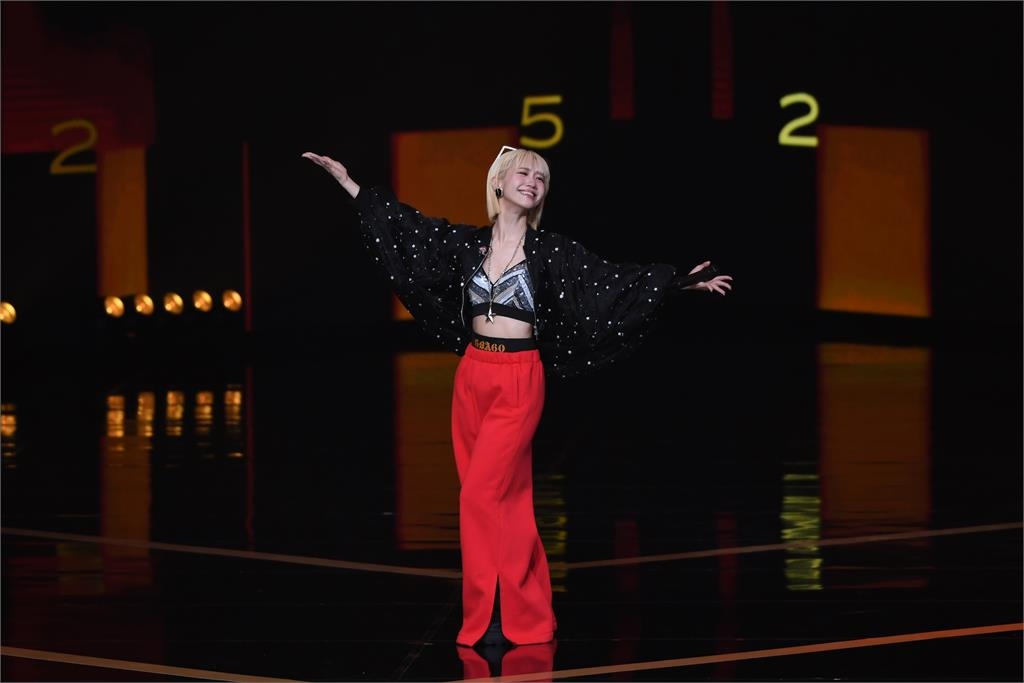 金鐘60／Lulu「Y2K嘻哈風」辣翻全場！陳漢典台下「超真實反應」全被拍