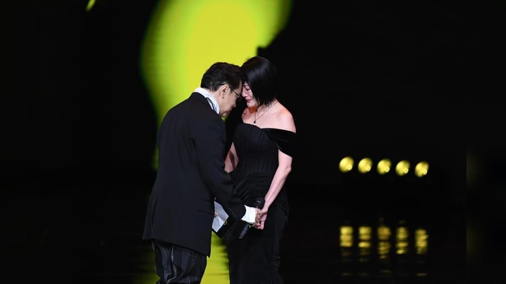 金鐘60／痛失大S神隱8月「小S首現身哭了」合體蔡康永！真實狀態曝光