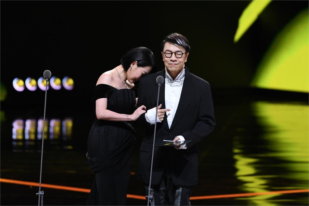 金鐘60／痛失大S神隱8月「小S首現身哭了」合體蔡康永！真實狀態曝光