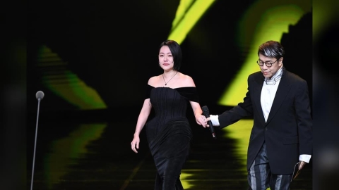 金鐘60／小S哭著走出來！抱蔡康永痛哭「獻唱大S」：我姐不在了但我還在