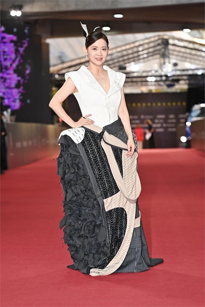 金鐘60／紅毯不斷更新！曾寶儀「雌雄同體」超前衛　第一美留給影后