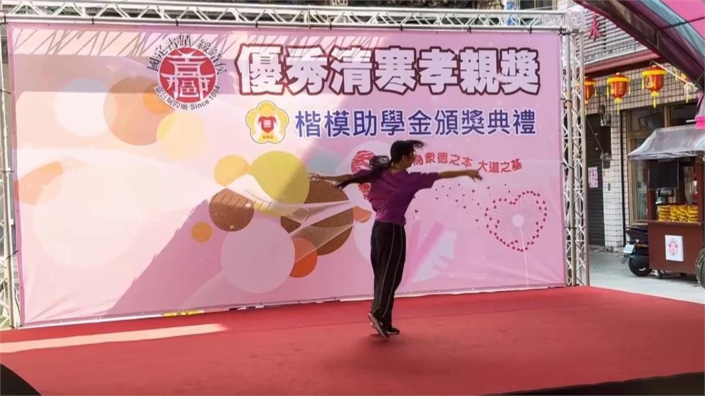 城隍廟「孝親獎楷模助學金」 71位「逆境天使」獲獎