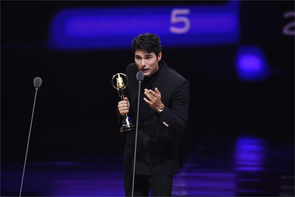 金鐘60／不斷更新！鳳小岳的《人生清理員》奪「迷你劇集男主角獎」