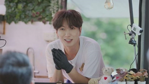 《廚師的迫降》奪金鐘人氣獎 利特成首位得獎韓星