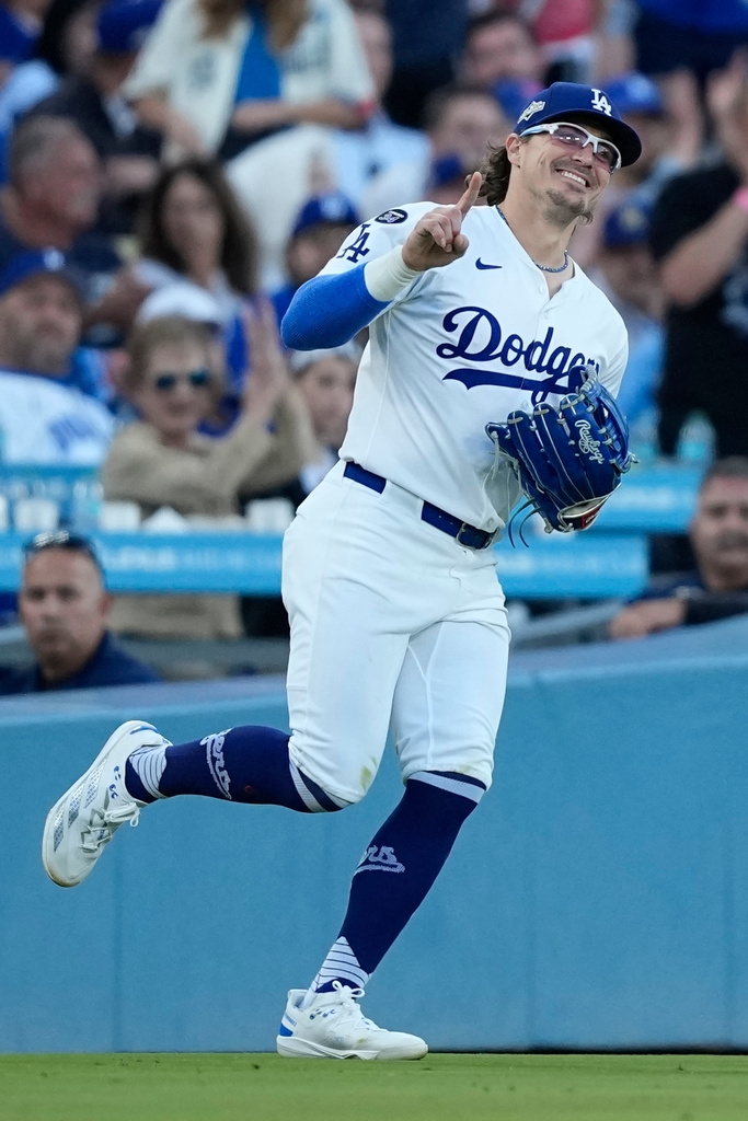 MLB(影)/「7傳3」的守備太神奇!外野手赫南德茲行進間傳球幫助大谷完成雙殺