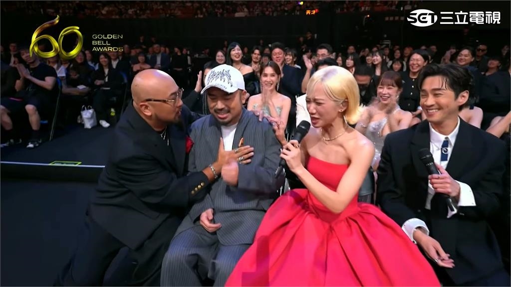 邰智源金鐘化身「王世堅」　高喊：上台的人都能從從容容.游刃有餘