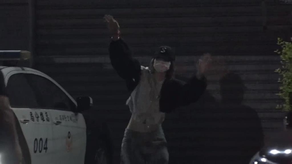 BLACKPINK飛抵高雄！　2歲半小粉絲跟媽媽一起追星