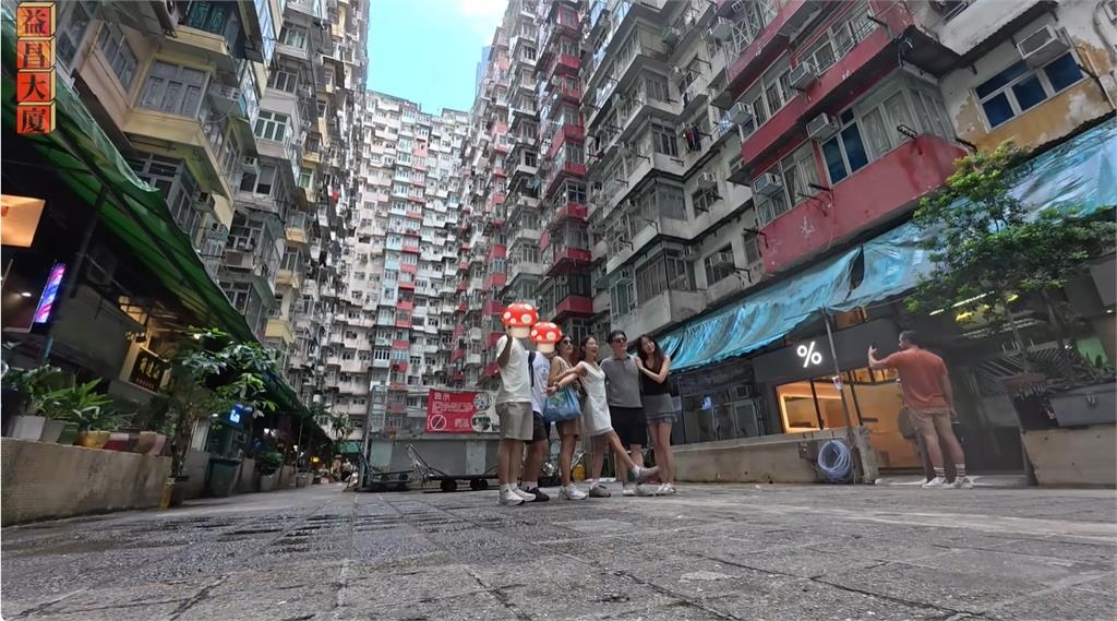 百萬YTR金針菇全家飛香港惹禍了！「1舉動」遭當地人罵爆：不要說看不懂