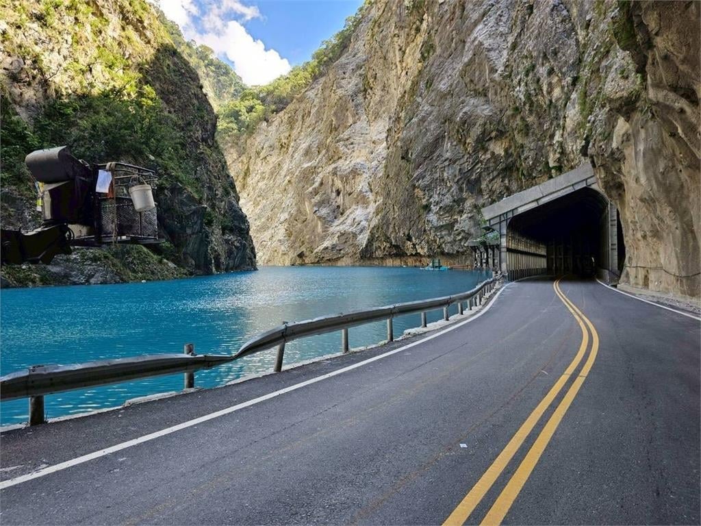 太魯閣堰塞湖「蒂芬妮藍」夢幻如AI！內行揭「恐怖真相」網驚：美麗卻致命