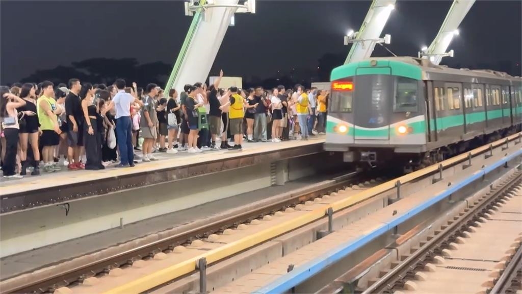 BLACKPINK高雄開唱"6.5萬人湧入"　陳其邁親監督散場交通