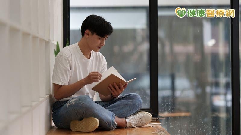 孩子不讀書、只打電動？專家授「這樣做」讓他自動打開書本