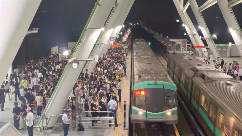 BLACKPINK唱破紀錄 2度高雄開唱"4場狂賣19萬張票"