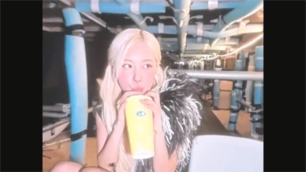 BLACKPINK變身帶貨王 Rosé吃播高雄在地"鳳梨酥.珍奶"