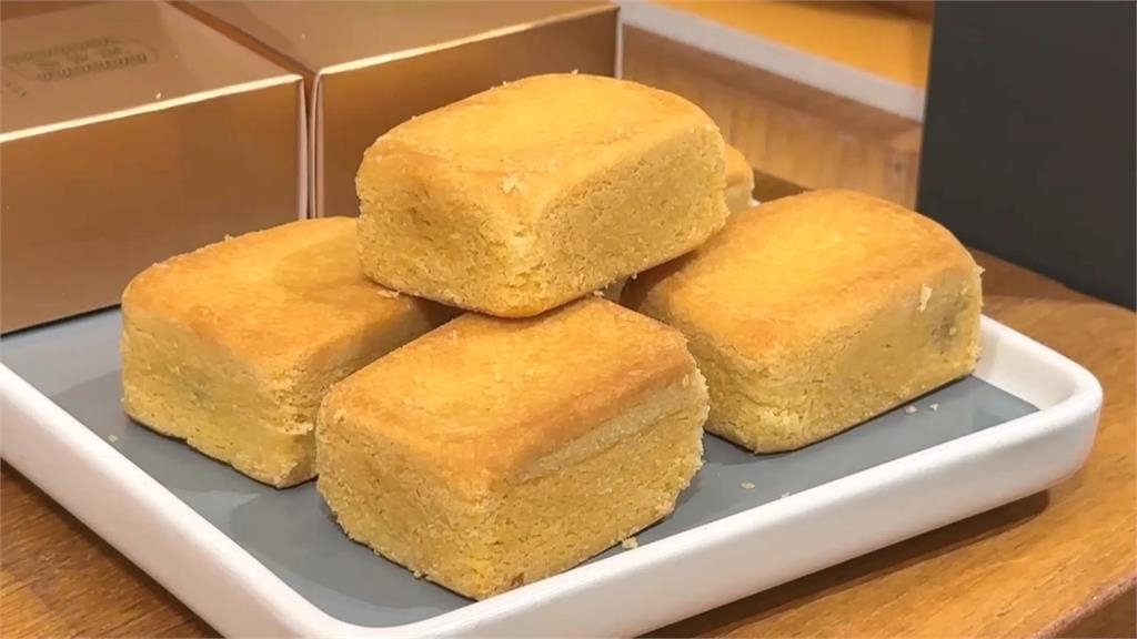 BLACKPINK變身帶貨王 Rosé吃播高雄在地"鳳梨酥.珍奶"