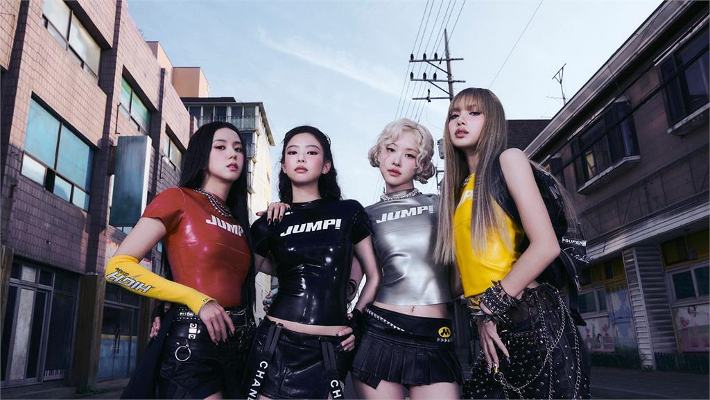 影/LISA高雄「只穿三角褲」狂震破尺度!突用力抬臀「背對觀眾劈腿」全看光