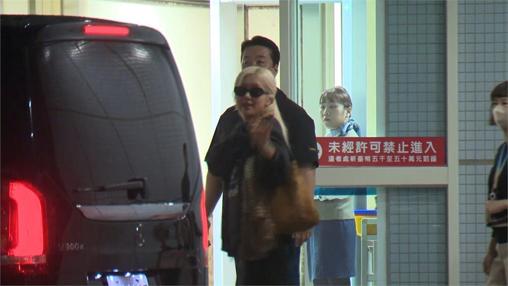 BLACKPINK高雄開唱　團員入境隨俗吃鹹酥雞