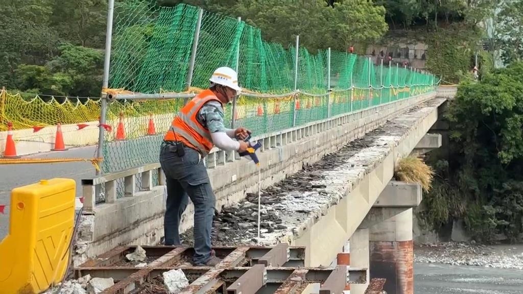 燕子口堰塞湖「１８秒震動形成」　下游水位距錦文橋橋面僅１３米