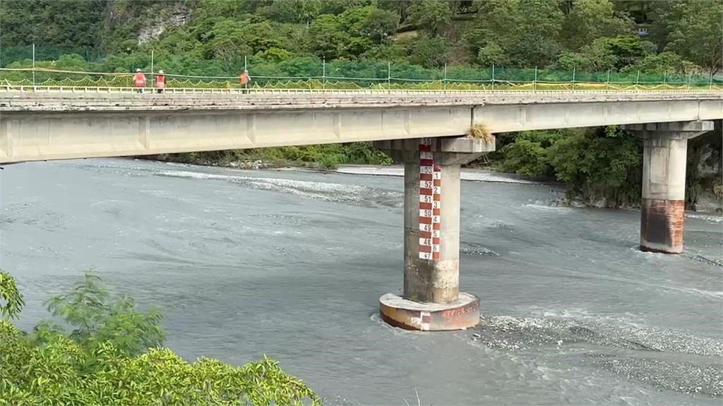 燕子口堰塞湖「18秒震動形成」 下游水位距錦文橋橋面僅13米
