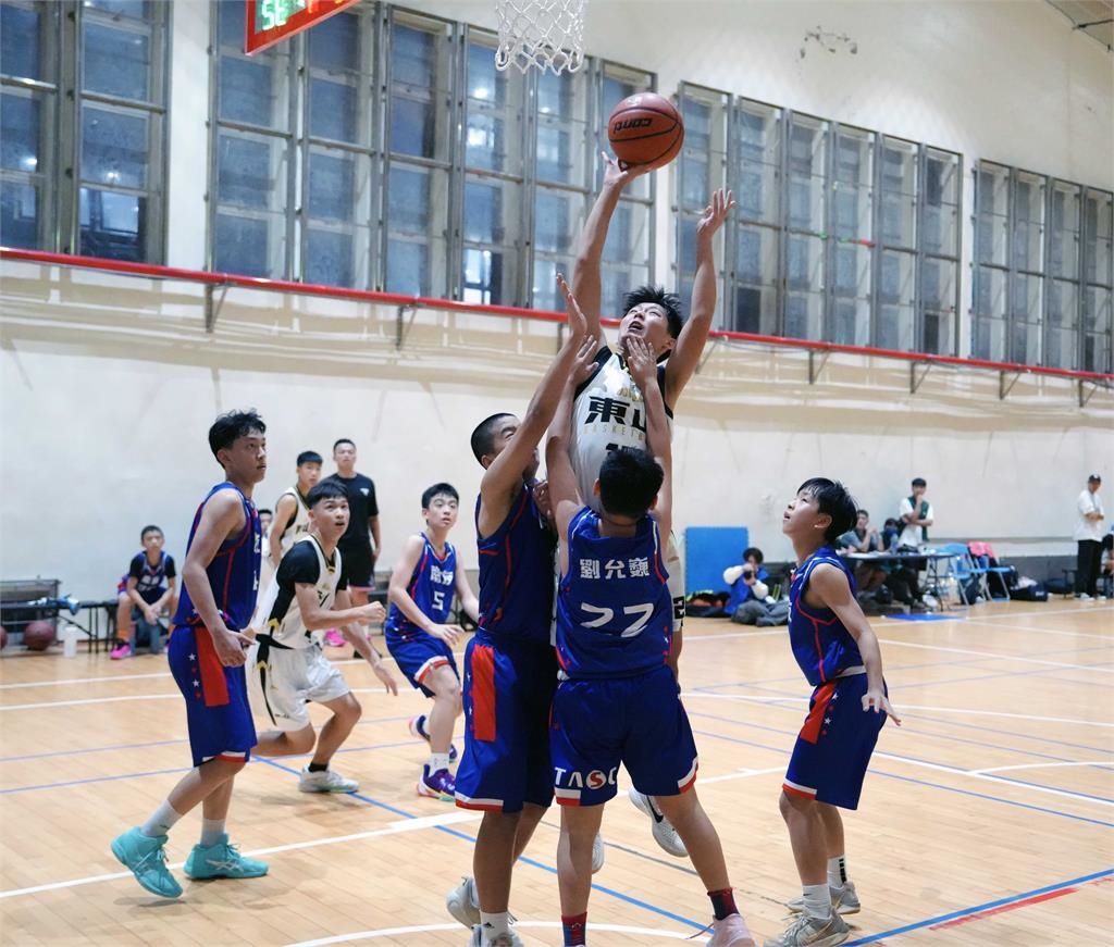 籃球／偶像是SGA！德國「太子」棄足從籃　與美台聯軍組「勇士隊」享受U19聯盟