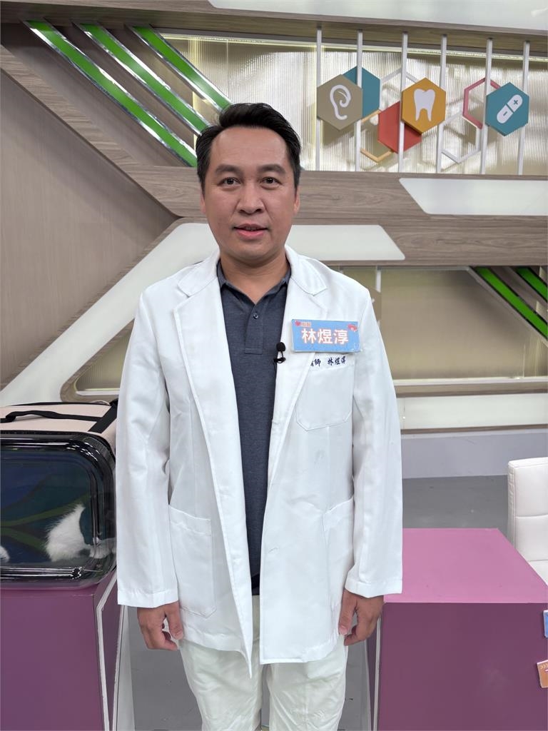 《醫學大聯盟》鹿希派超狂養12隻狗！與貓同住「互不理會」