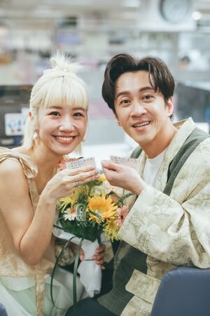 Lulu、陳漢典登記結婚畫面曝 家人、老闆陳鎮川同見證