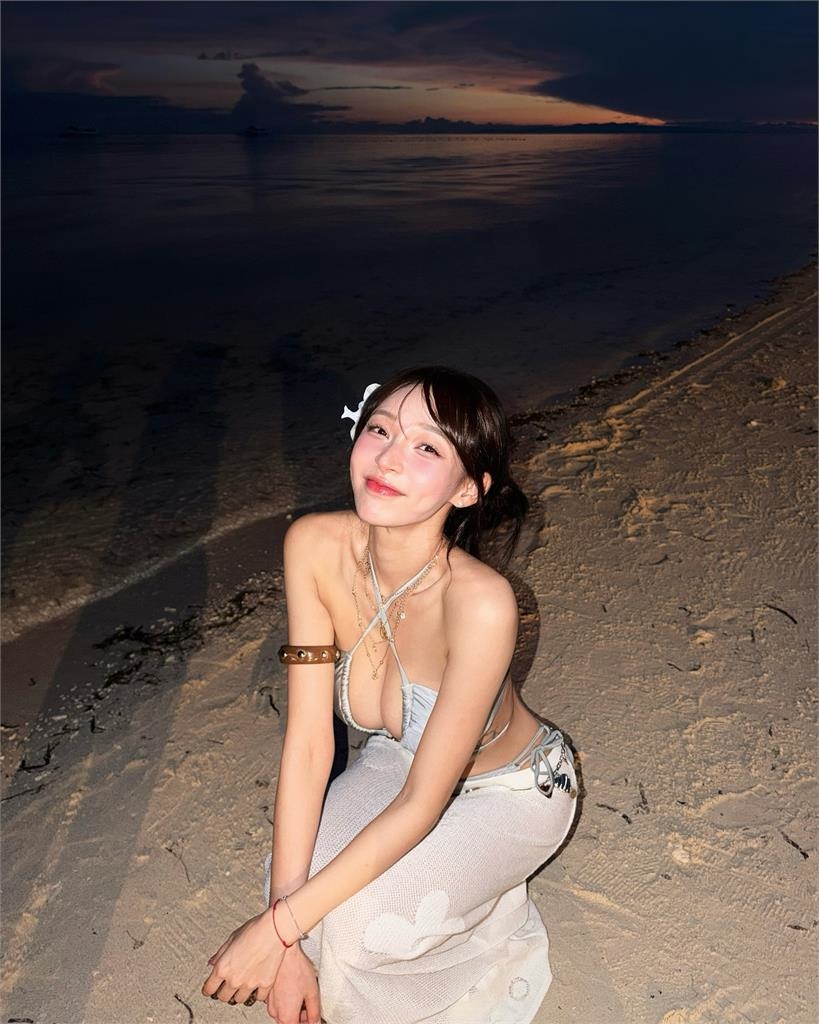 林襄菲律賓比基尼度假照火辣曝光　「泳池大解放」寫真級畫面吸7.5萬人朝聖