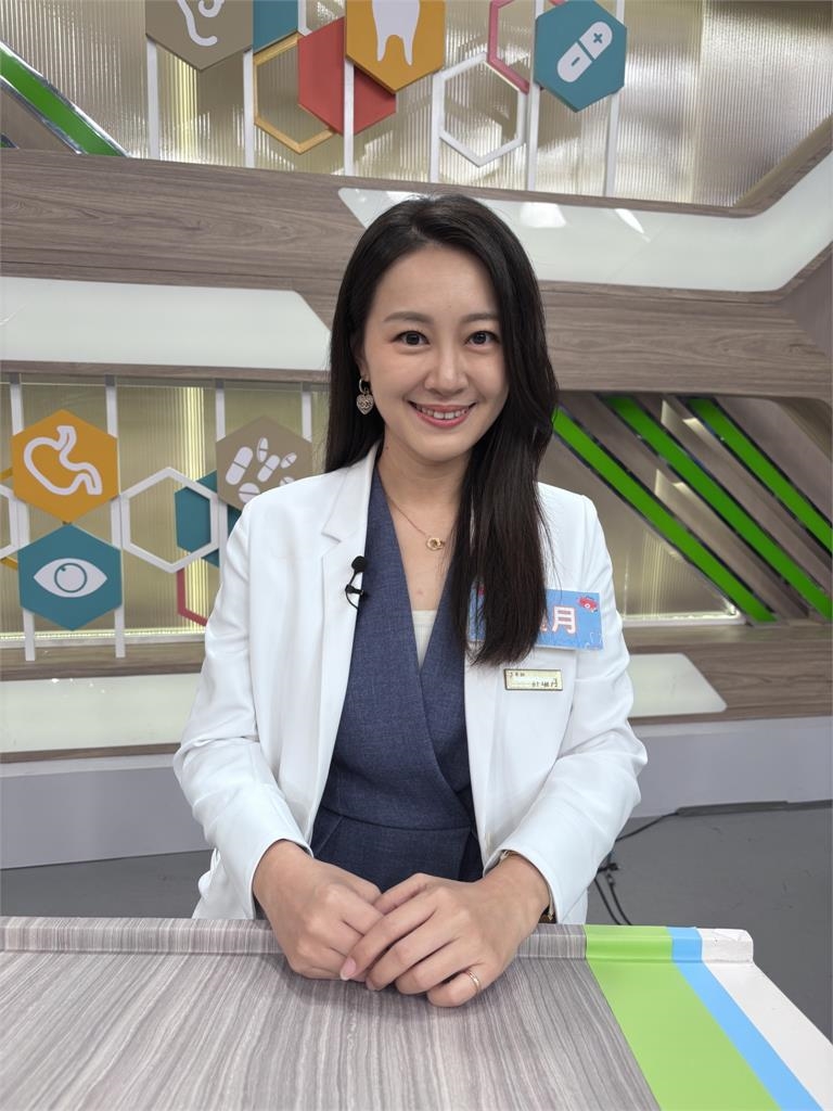 《醫學大聯盟》郭婷筠驚爆「不喝水狂嗑冰塊」！出門自備冰塊杯