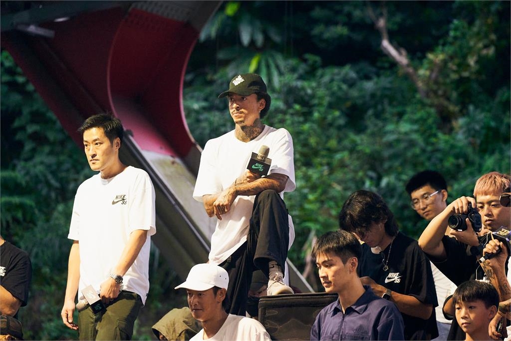 綜合(影)/滑板界的麥可喬登!美國奧運滑板巨星奈賈「訪台秀中文」粉絲擠爆南港