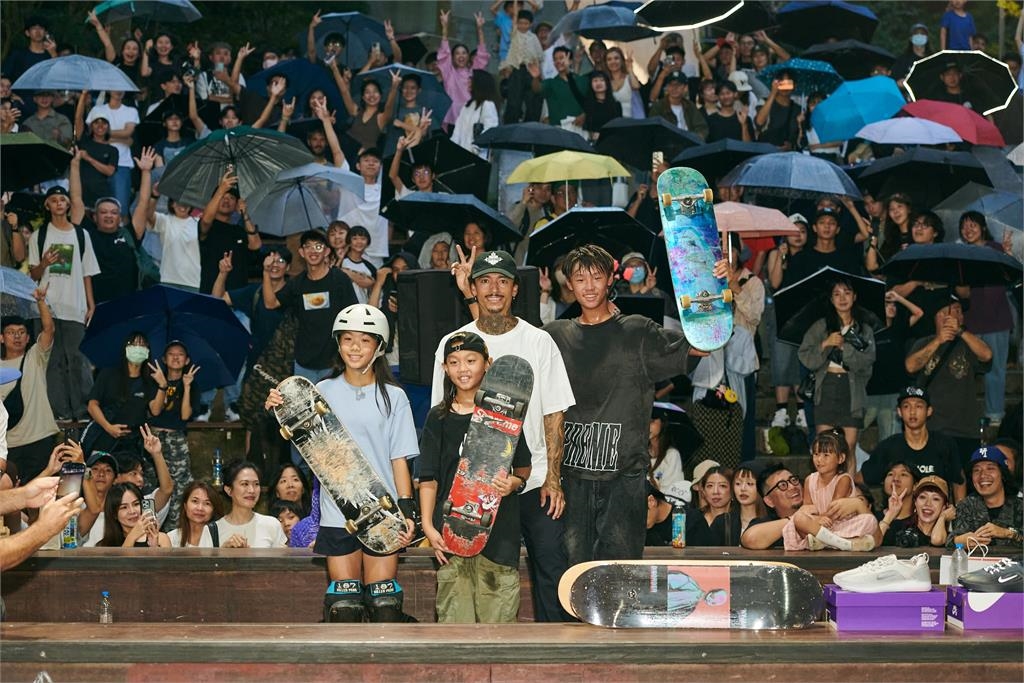 綜合(影)/滑板界的麥可喬登!美國奧運滑板巨星奈賈「訪台秀中文」粉絲擠爆南港