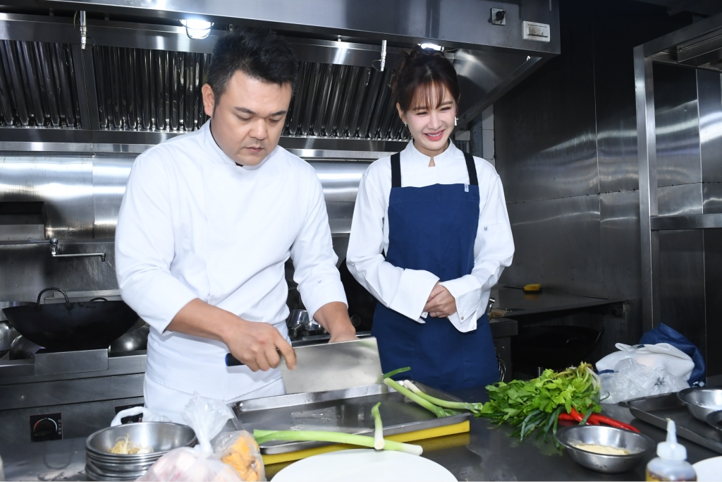 胡宇威、陳庭妮節目首合體！ 夫妻上演廚藝大PK 在家絕口不提「這些事」